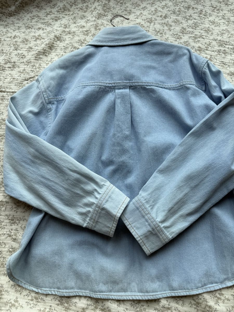 Camicette, T-shirt & Top: Hellblaues Jeanshemd • Jelly Mallow – Usato da Erlenbach ZH venduto da Arti83 5