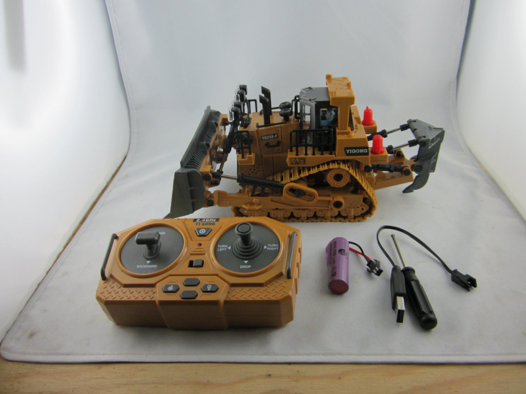 Modellismo RC: Bulldozer RC – Nuovo e nell'imballaggio originale da Gland venduto da renomodel