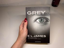 ROMAN: E.L.James, Grey
