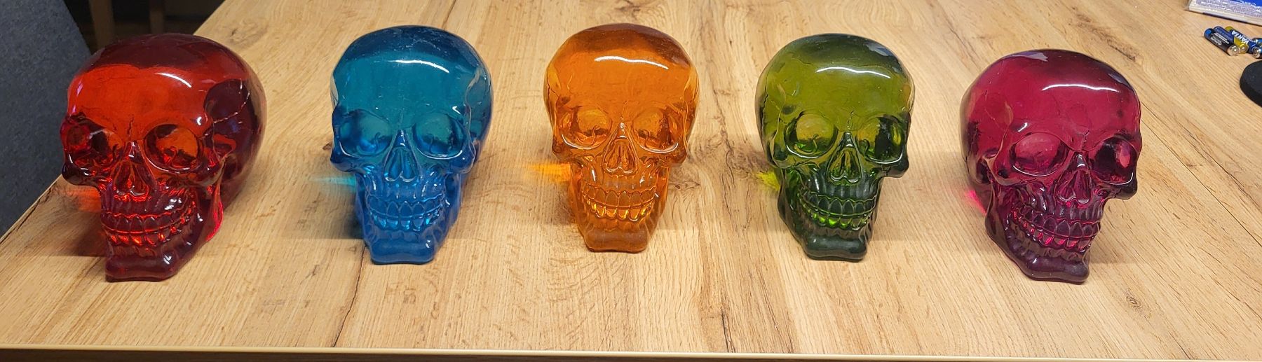 Tutte le decorazioni: Glasschädel in verschiedenen Farben – Nuovo (secondo la descrizione) da Oberweningen venduto da MADWEX