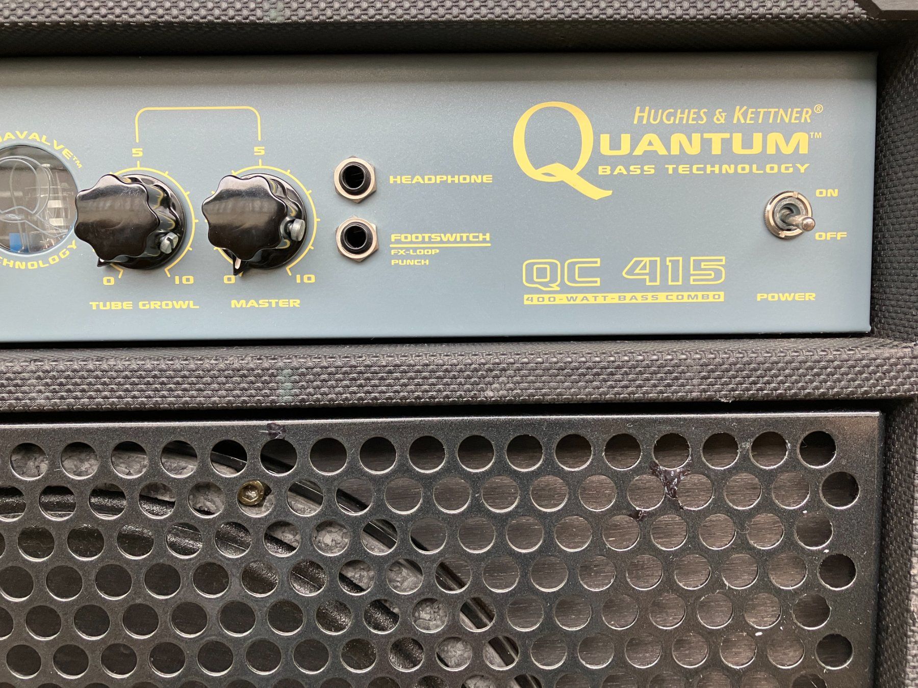 美品 正常動作品 Highes & Kettner QUANTUM QC-412 QC 412 - Hughes & Kettner QC 412 - Audiofanzine