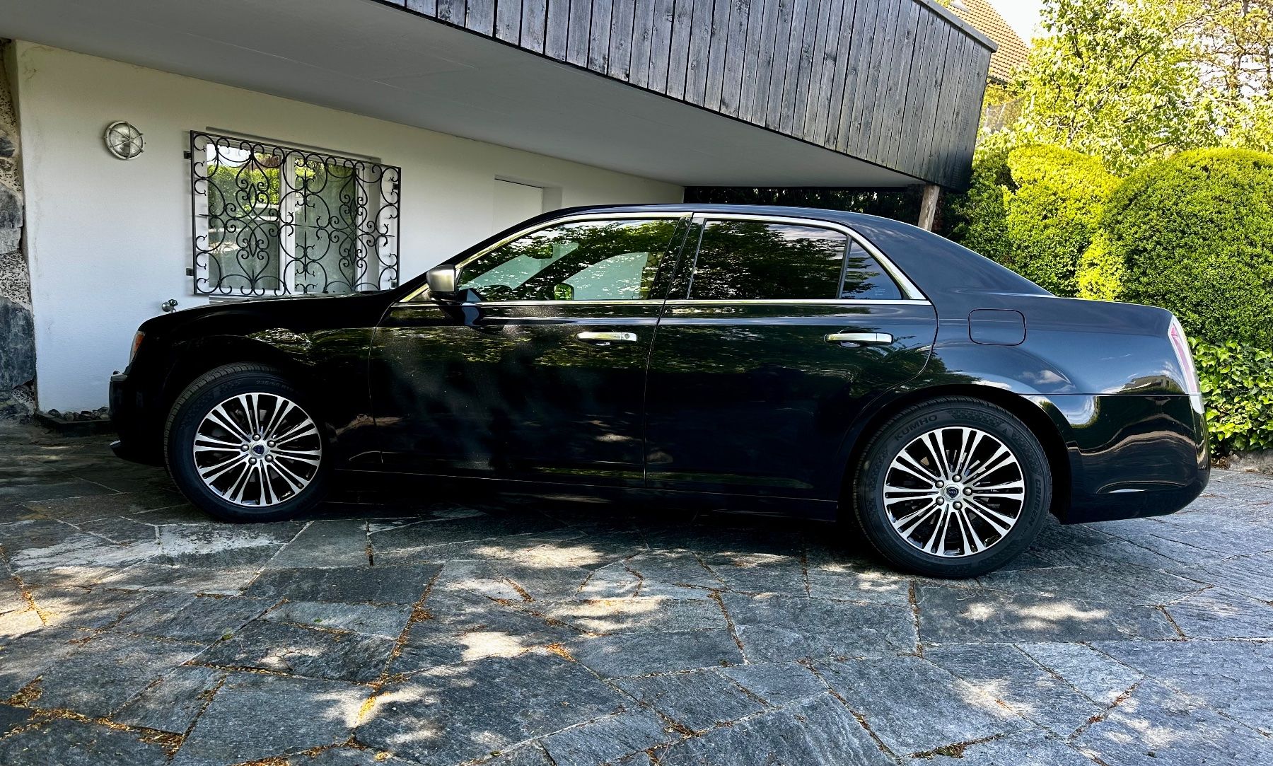 Lancia Automobili: Thema 3.6 AWD schwarz schwarz – Usato da Dübendorf venduto da Sbarc 3