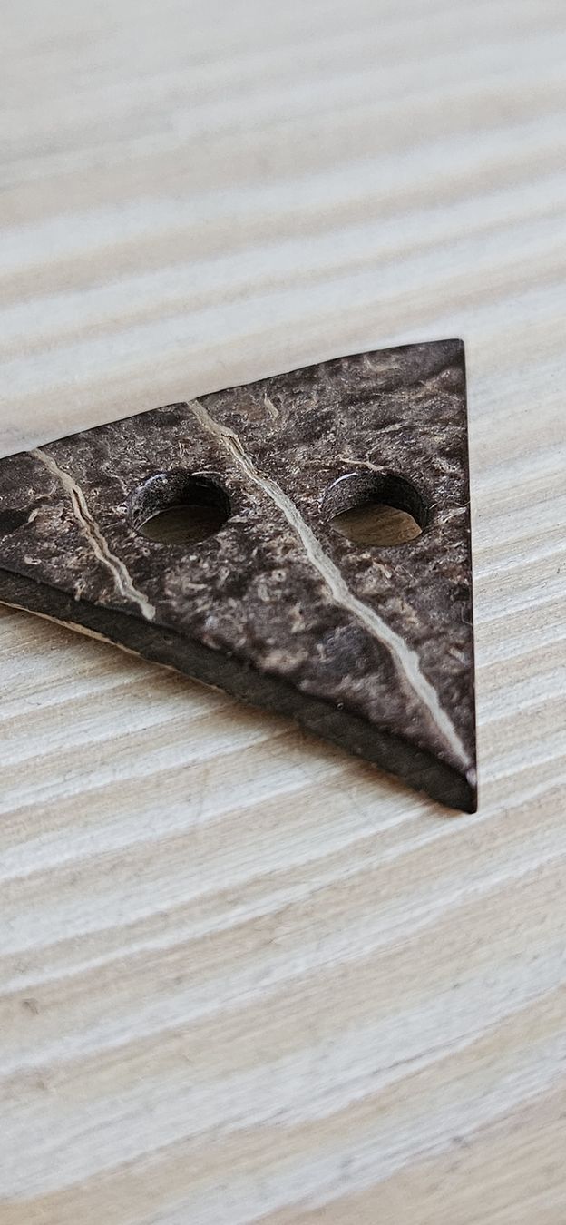 Bottoni: bouton en bois triangle 3cm – Usato da Carouge GE venduto da Lea000 3