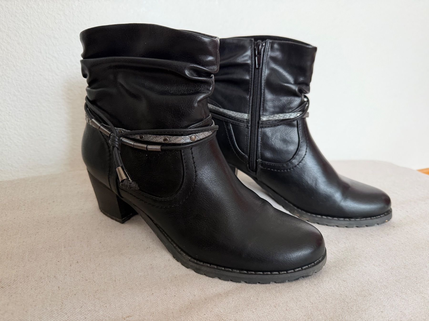 Scarpe da donna: Pesaro Stiefeletten Gr. 38 – Usato da Schwerzenbach venduto da cygnuss 1