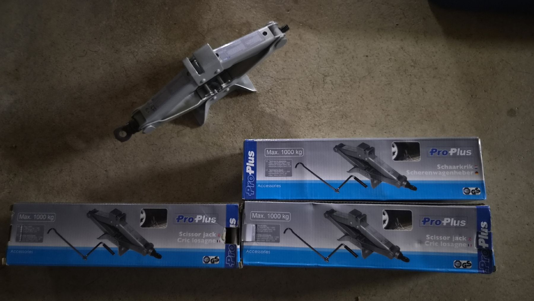 Tous les outils: 4 Scherenhubstützen – D'occasion à Mönchaltorf par Saturn73 1