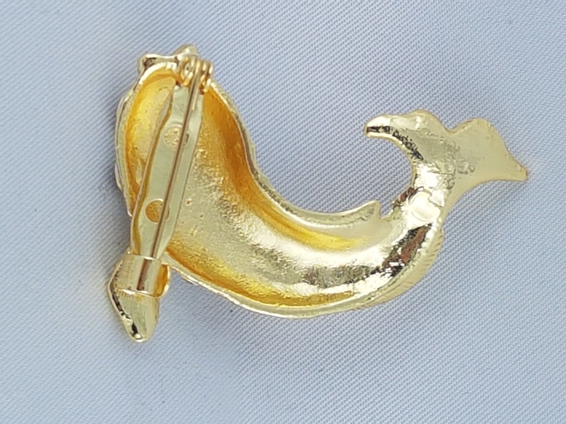 Spille & Fermagli: Edle - FISCH - Brosche mit Strass-Steinen - Goldfarbig – Nuovo e nell'imballaggio originale da Grenchen venduto da Yamahwildstar16 2