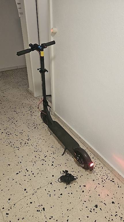 Veicoli elettrici: Xiaomi Electric Scooter Pro 2 – Usato da Widnau venduto da PlayTechTown 3