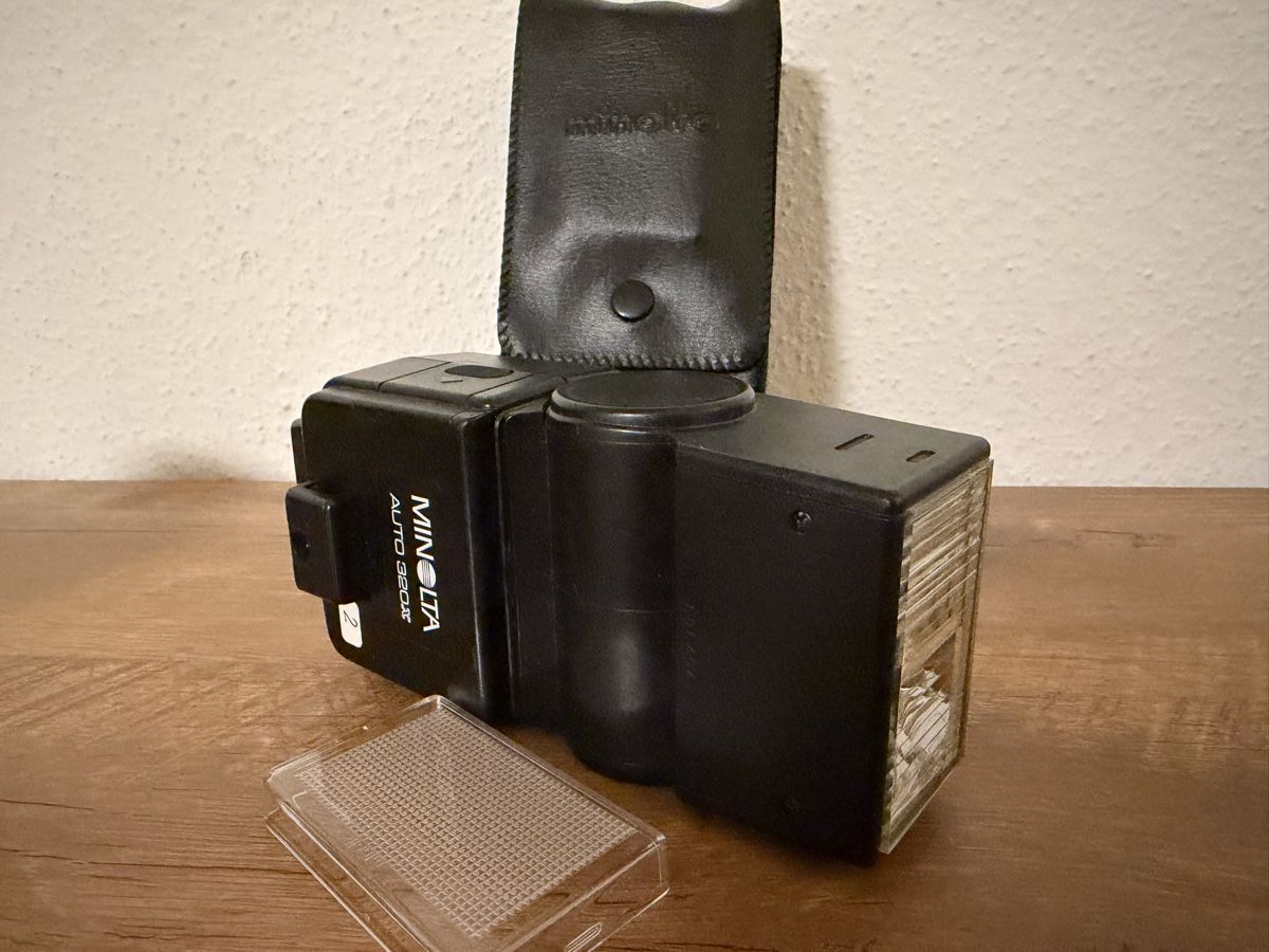 Minolta Blitze: Flash Minolta Auto 320X avec étui état correct – Gebraucht aus Brügg BE von Goob 6