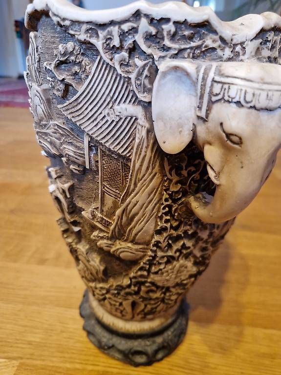 Vasen & Gefässe: Beau vase travaillé – Gebraucht aus Ste-Croix von gfamily 4