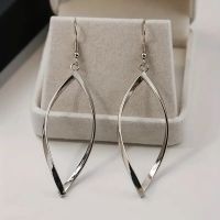 Elegante Silber Ohrringe, Tropfenform, Modern & Schlicht