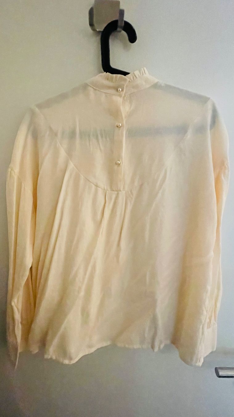 Camicette: Elegante Creme Bluse mit Stehkragen, Gr. 38 – Nuovo e nell'imballaggio originale da Zürich venduto da Alpen209 3