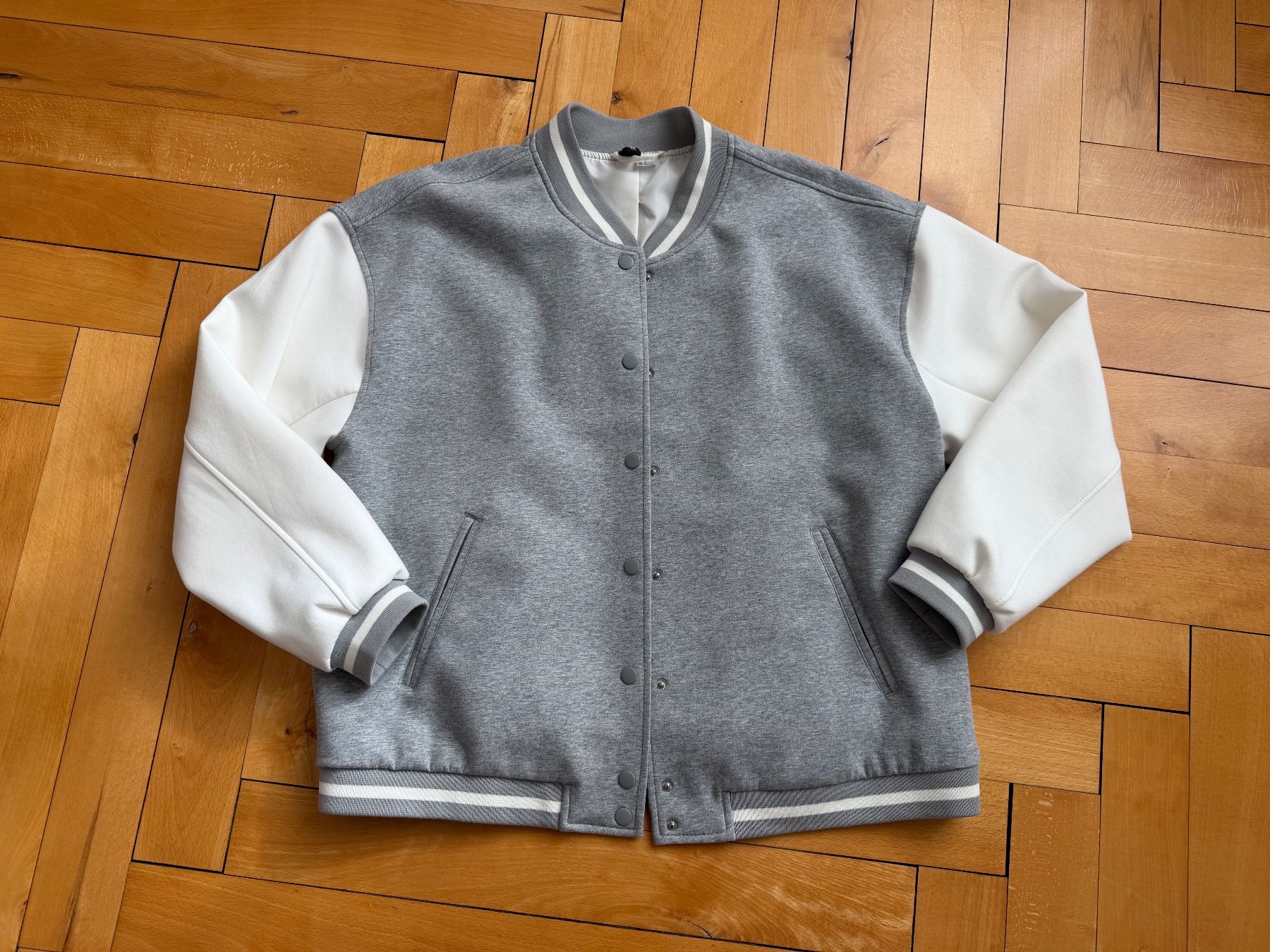 H&M Giacche: Neue Collegejacke Divided (H&M) – Nuovo (secondo la descrizione) da Solothurn venduto da Vintage87
