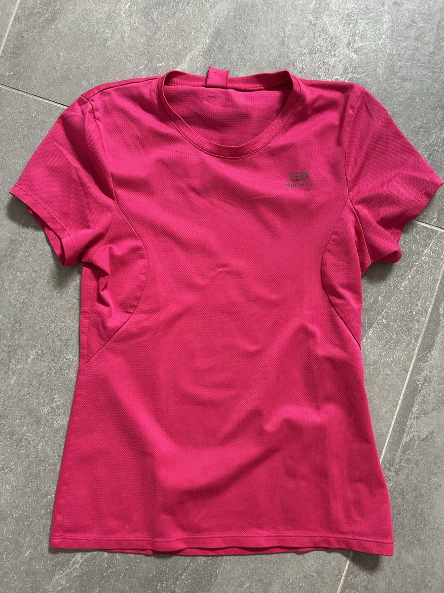 T-shirt: Haut sport rose – Usato da Bôle venduto da sev_n85b