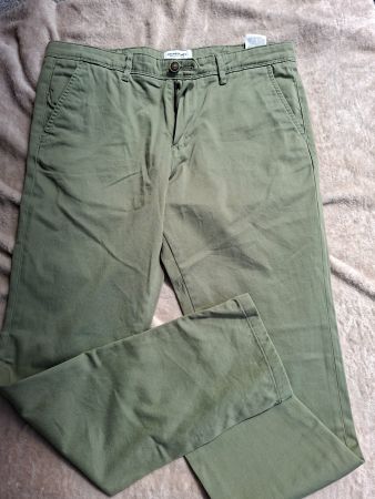 Herren Hose Jack and Jones gruen Groesse 33 /30 neuwertig