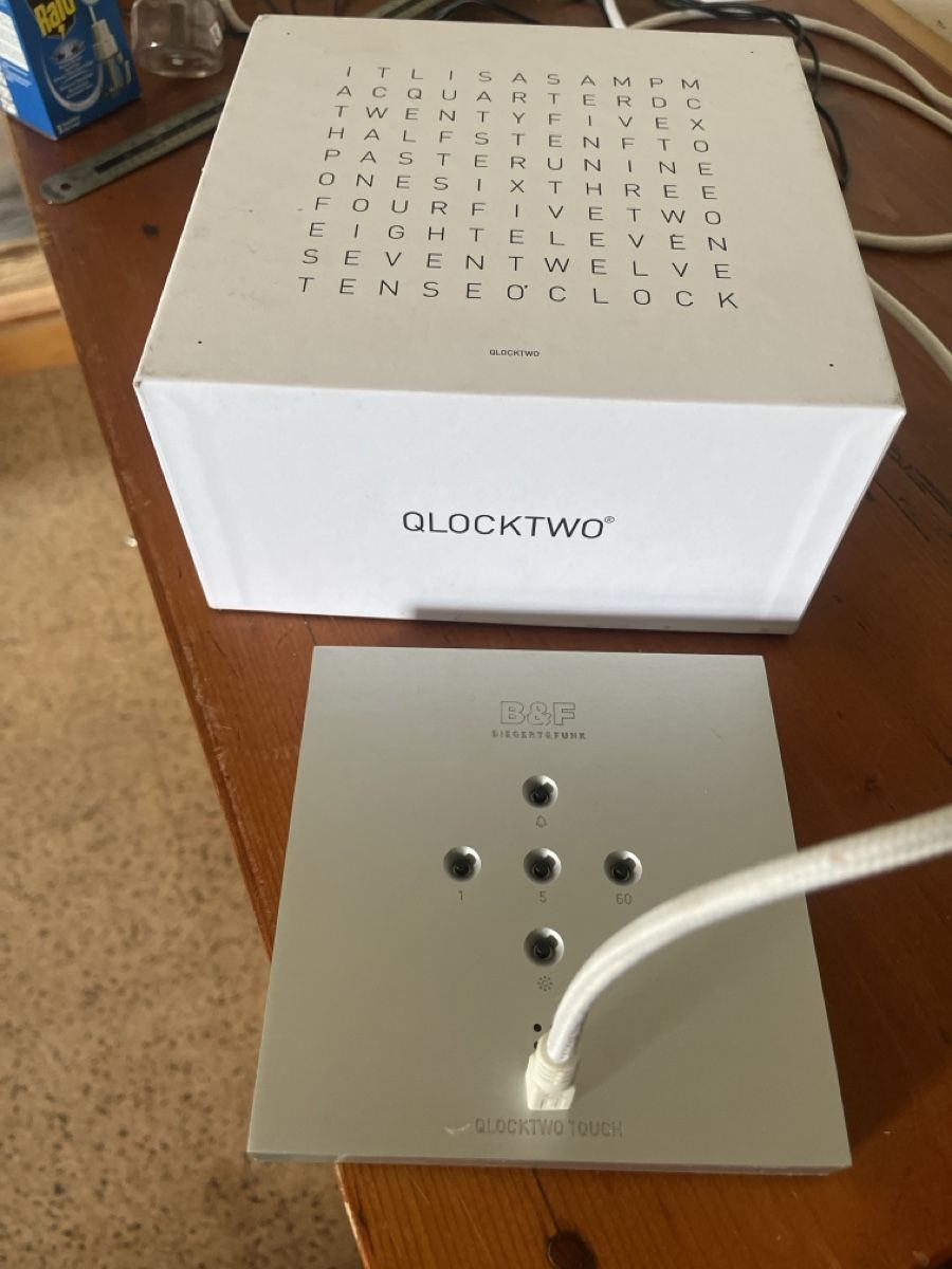 Qlocktwo Orologi: Qlocktwo weiss 13.5x13.5cm – Usato da Hallau venduto da 13gs 1