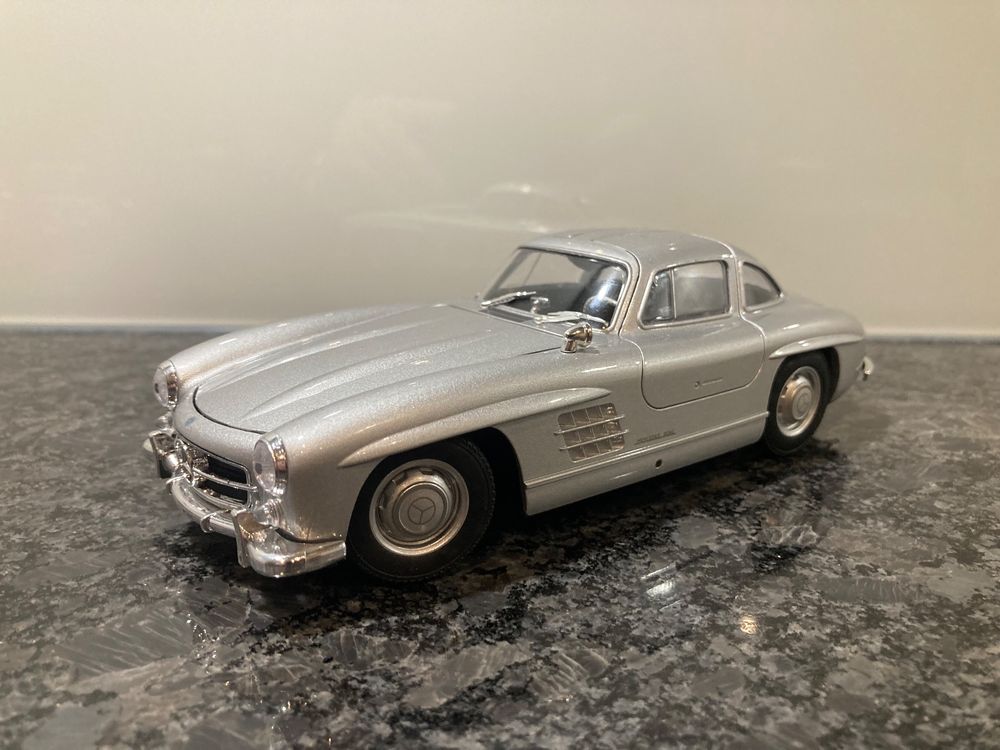 Welly Mercedes-Benz 300SL Coupe Modellauto, Ca. 1/43, Silber/blau, Flügeltüren