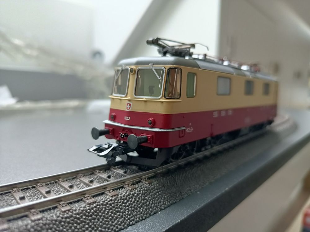 Märklin 37349 SBB Re 4/4 II 11252 Tee, mfx, sound (Gebraucht) in ...
