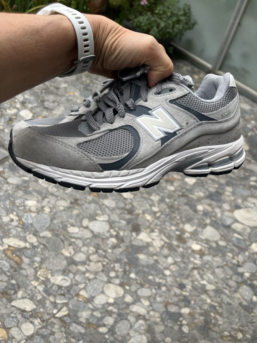 Herrenschuhe: Sneaker New Balance grau Modell 2002 – Neu (gemäss Beschreibung) aus Burgdorf von UTMV 2