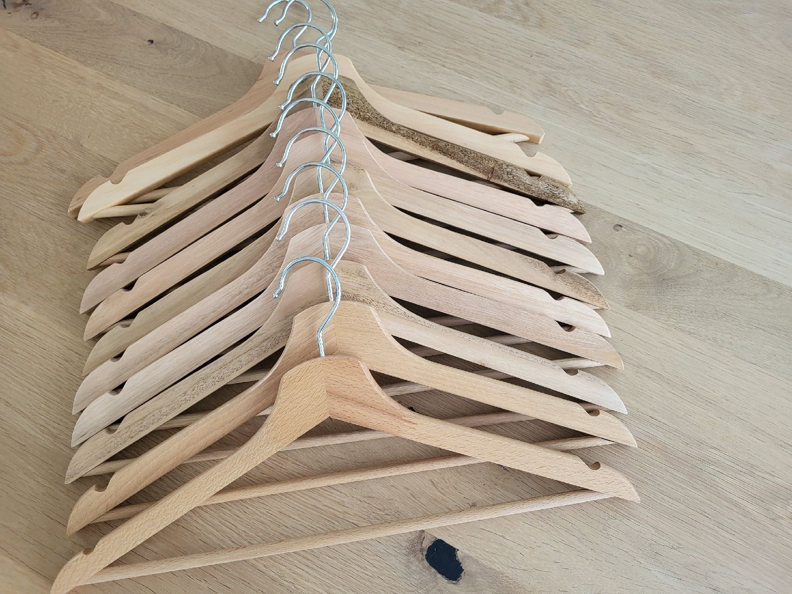 Appendiabiti: 10 Kleiderbügel Holz – Usato da Nottwil venduto da amb2206