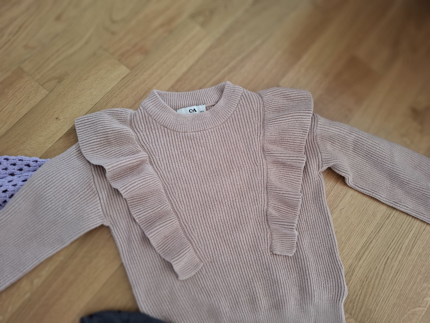 Kleiderpakete & -sets: Winter Sale: 3er Set Mädchen Pullover, Grösse 128 – Gebraucht aus Baar von Jhonny18 1
