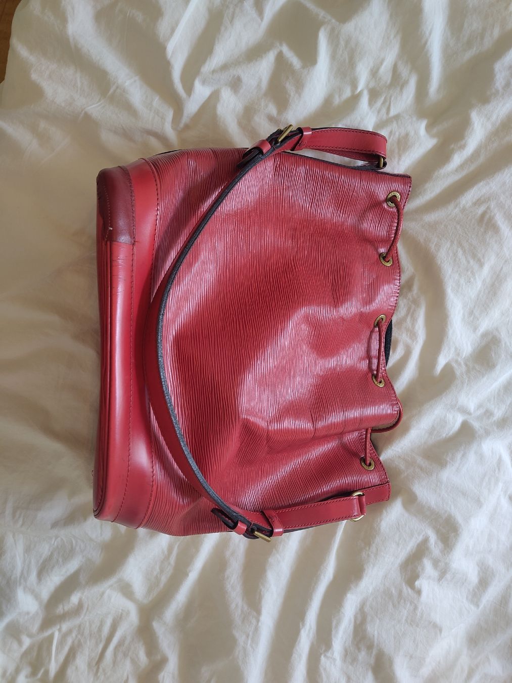 Louis Vuitton Taschen für Damen: Louis Vuitton Grand Sac Noé rot – Gebraucht aus Zürich von karinwenger86 2