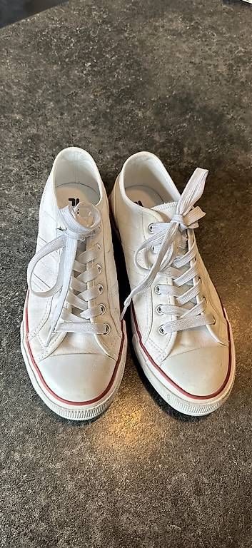 Scarpe da uomo: Fila Schuhe Grösse 39 – Usato da Grabs venduto da happypet