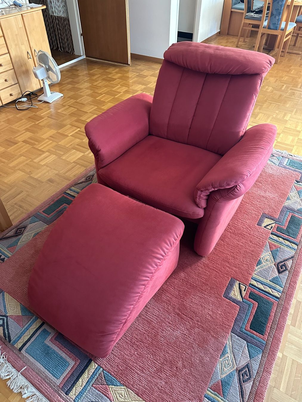 Sessel: Bequemer Relax-Sessel mit Hocker inkl. Teppich – Gebraucht aus St. Gallen von Tt101889 2
