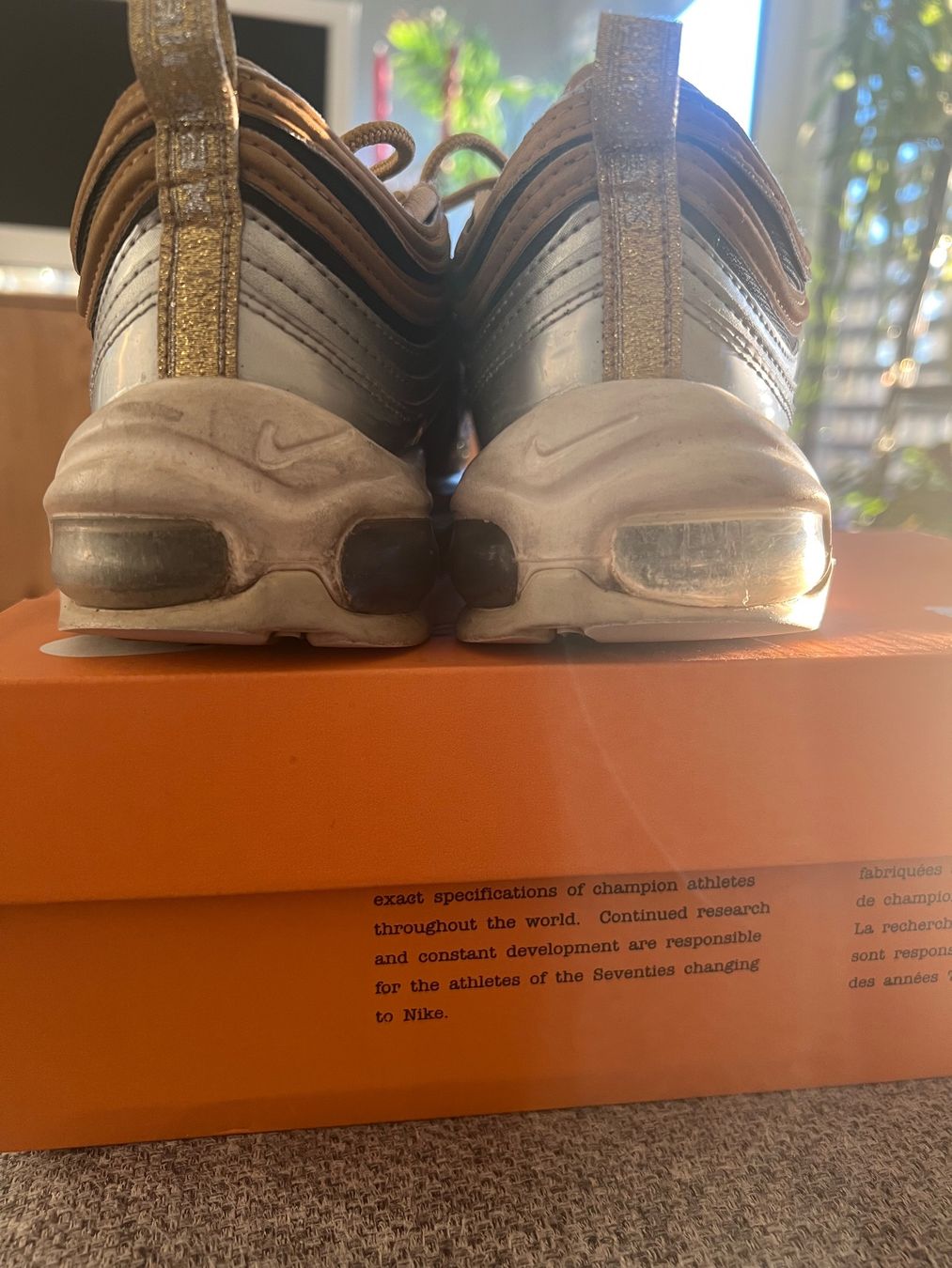 Nike Scarpe da donna: Nike Air Max,  Grösse 38.5,Gold/Silber – Usato da Uznach venduto da Ya_x7x6 5