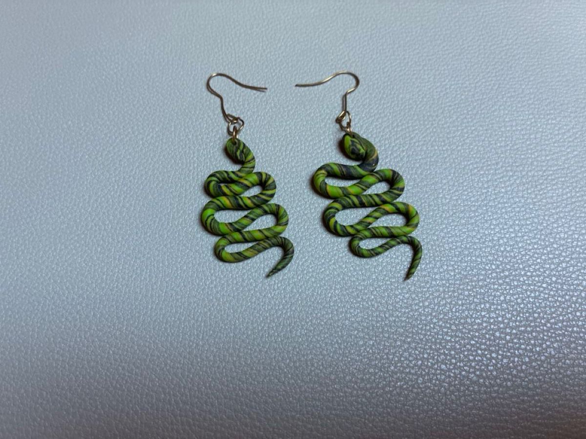 Orecchini pendenti & Orecchini a lobo: Boucles d oreilles serpent – Usato da Villars-sur-Glâne venduto da Raemy_and_Co