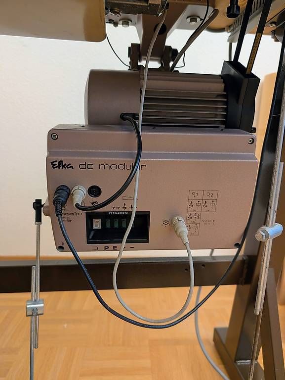 Macchine da cucire: Industrienähmaschine PFAFF 563 – Usato da Luzern venduto da alflolin 1
