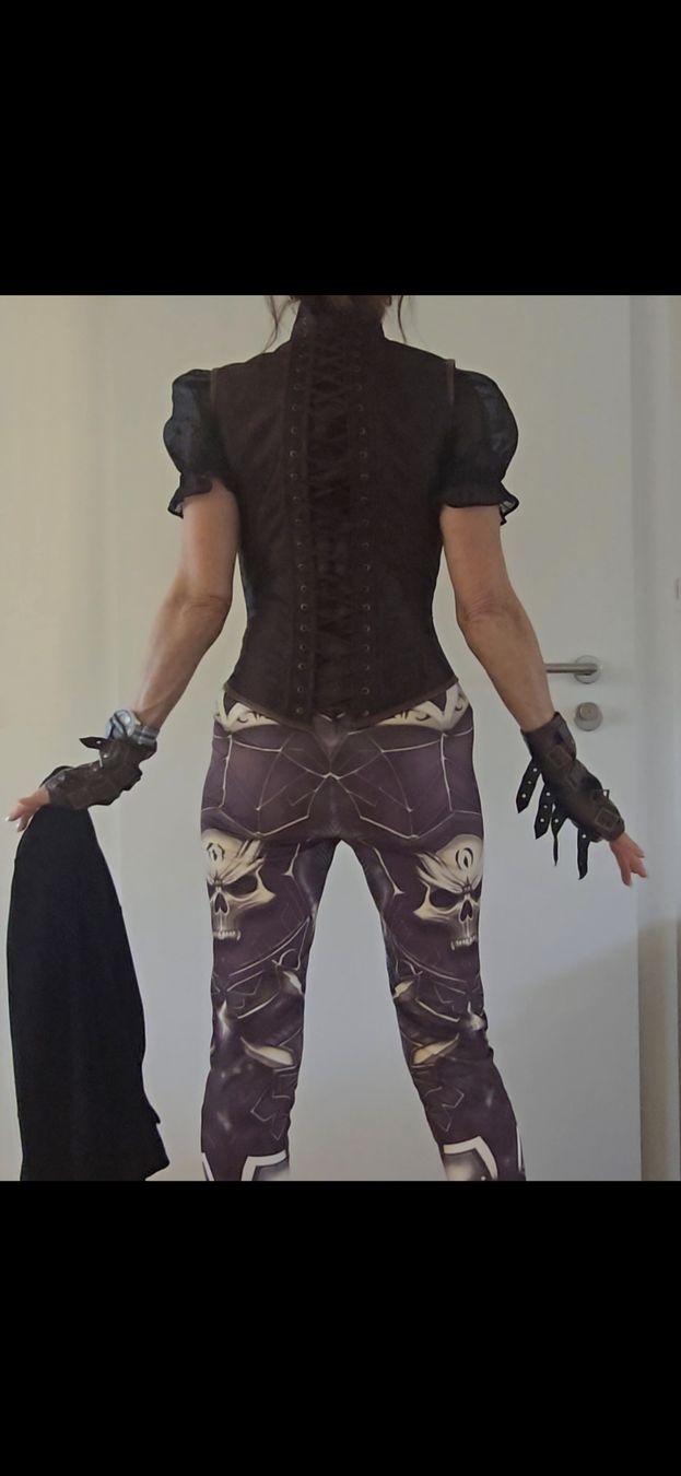 Costumi: Halloween - Steam Punk  – Usato da Zollikon venduto da C.fromParis 3