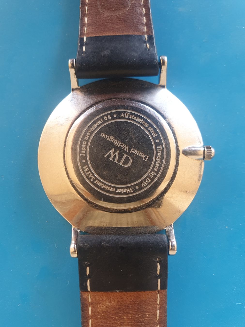 Daniel Wellington Montres: Uhr Daniel Wellington neue Batterie  – D'occasion à Lützelflüh-Goldb par waespi99 2