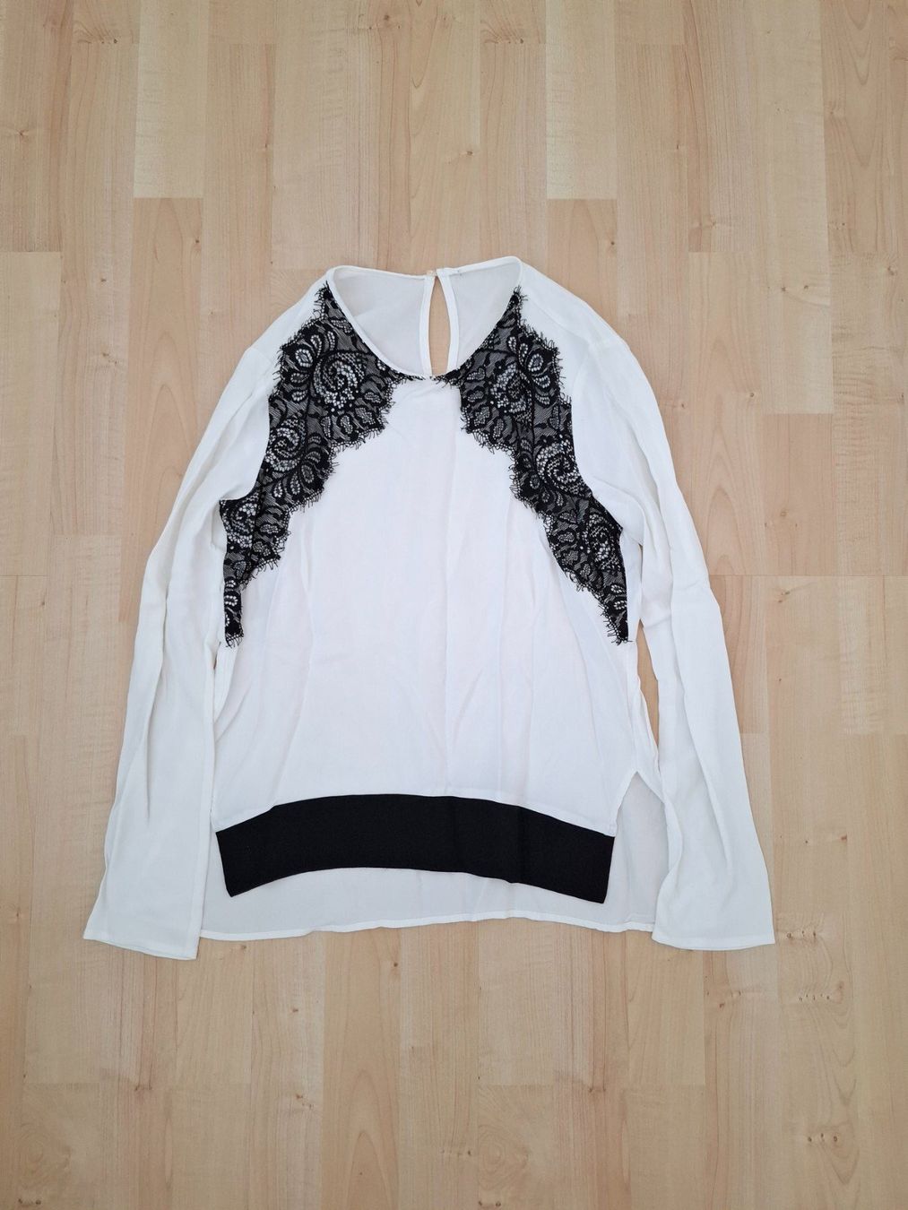 Blusen: weisse elegante Buse mir schwarzer Spitze, Versand möglich – Gebraucht aus Neuenhof von summer_25 3