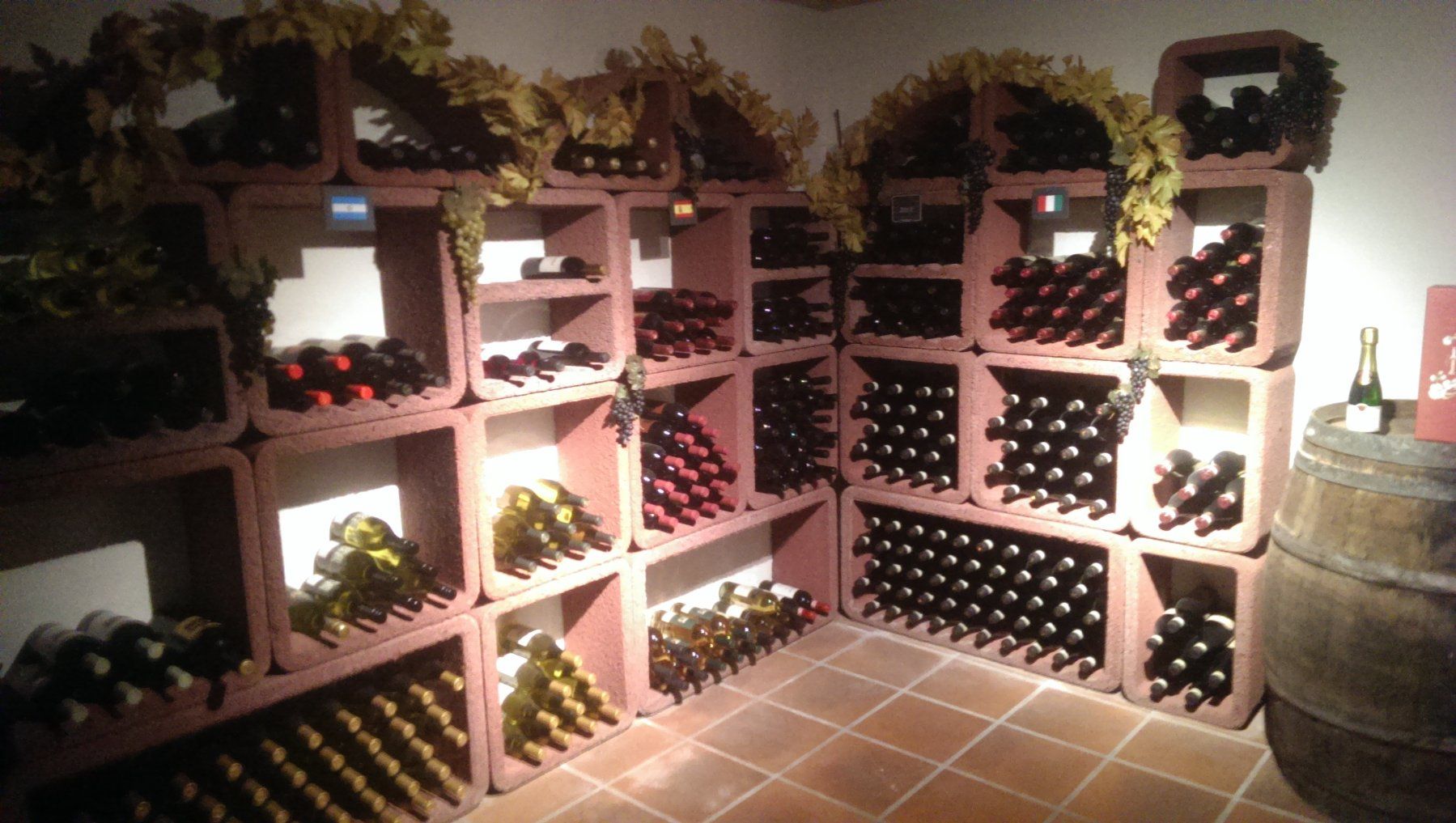Scaffali: Weinregal aus Hydroton 56 Elemente – Usato da Ottikon venduto da nag-champa77