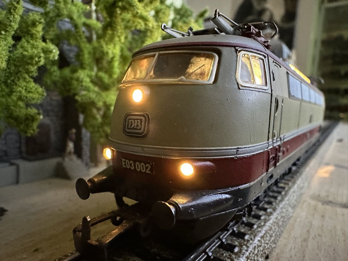 Märklin Modellini di ferrovie: Märklin 3053 DB BR 103 – Usato da Lupsingen venduto da New-Haven
