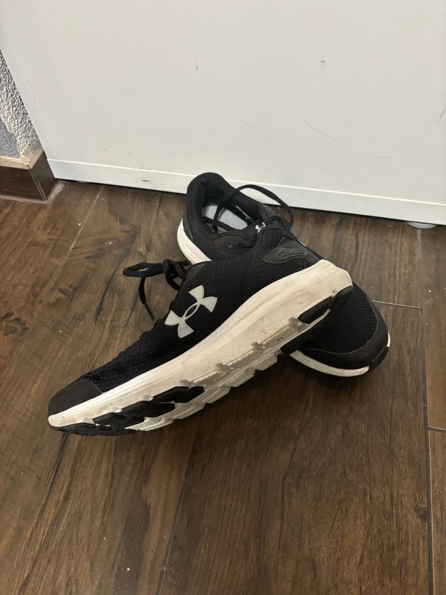 Under Armour Chaussures hommes: Under Armour Turnschuhe – D'occasion à Wimmis par Soccerfanshop 3