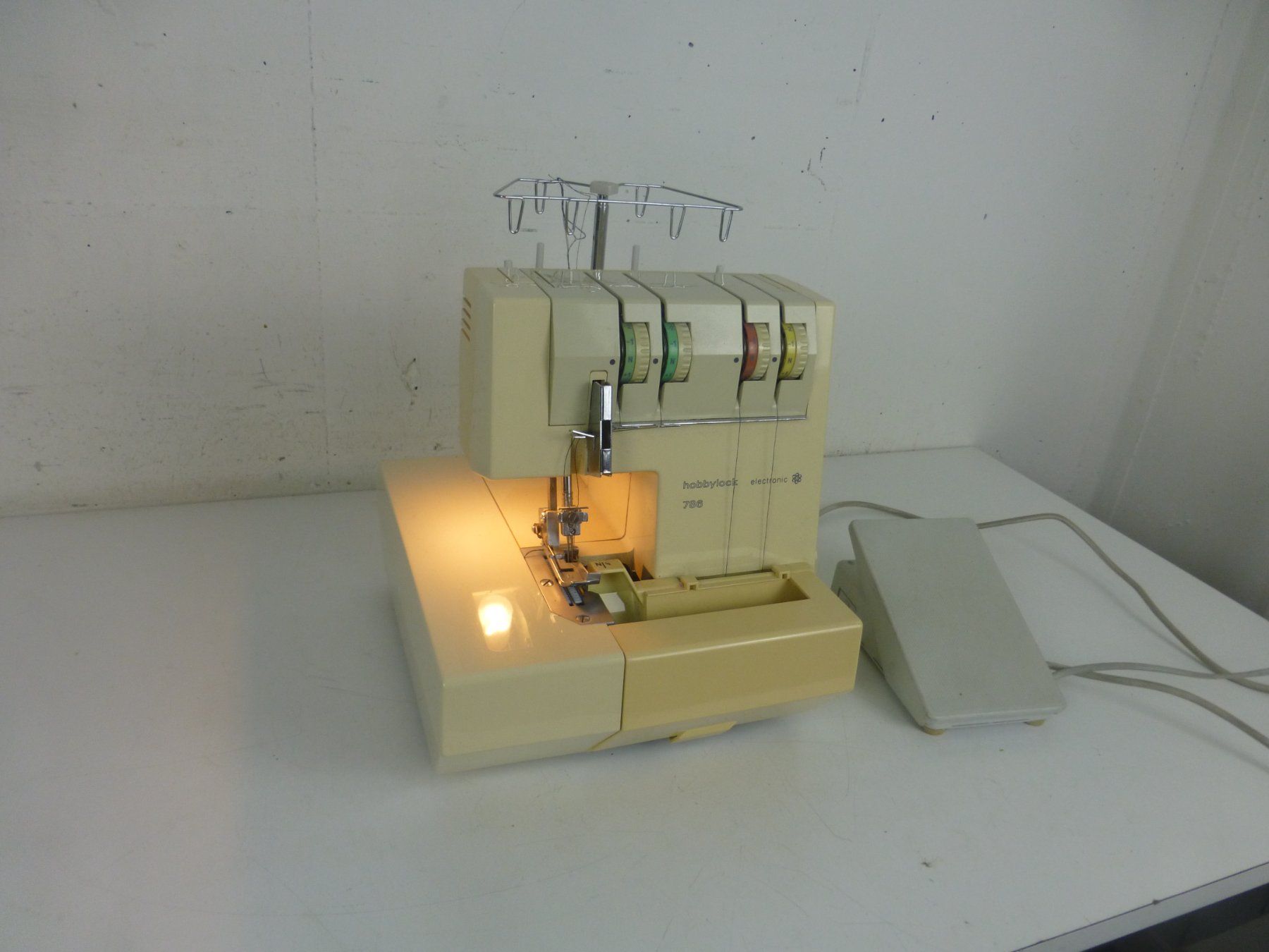 Pfaff Machines à coudre: Pfaff hobbylock 786 – Défectueux à Fahrweid par Omuki 2