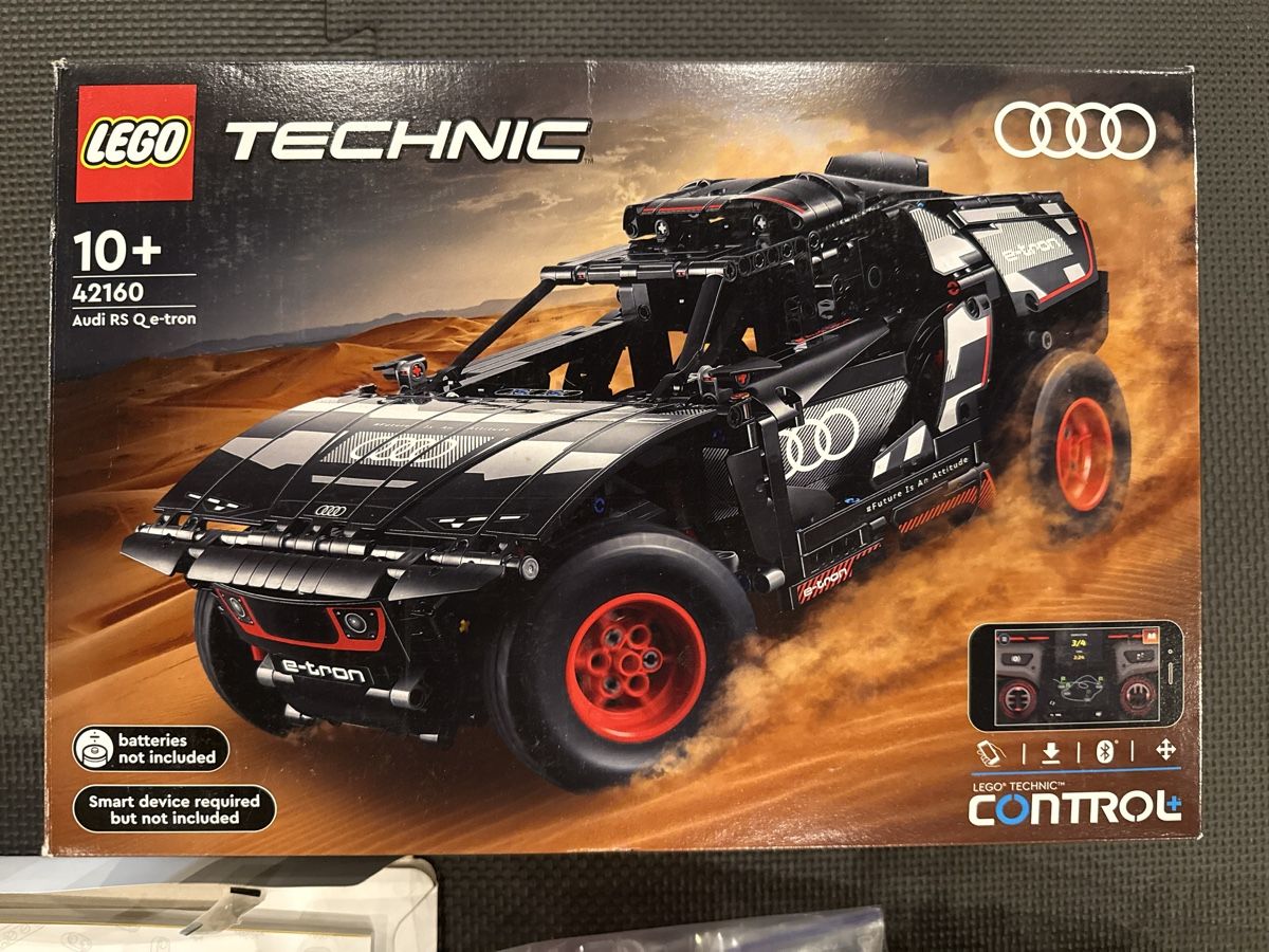 Lego Kit di costruzioni: LEGO Technic Audi RS Q e-tron 42160 gebraucht  – Usato da Nidfurn venduto da sugl87