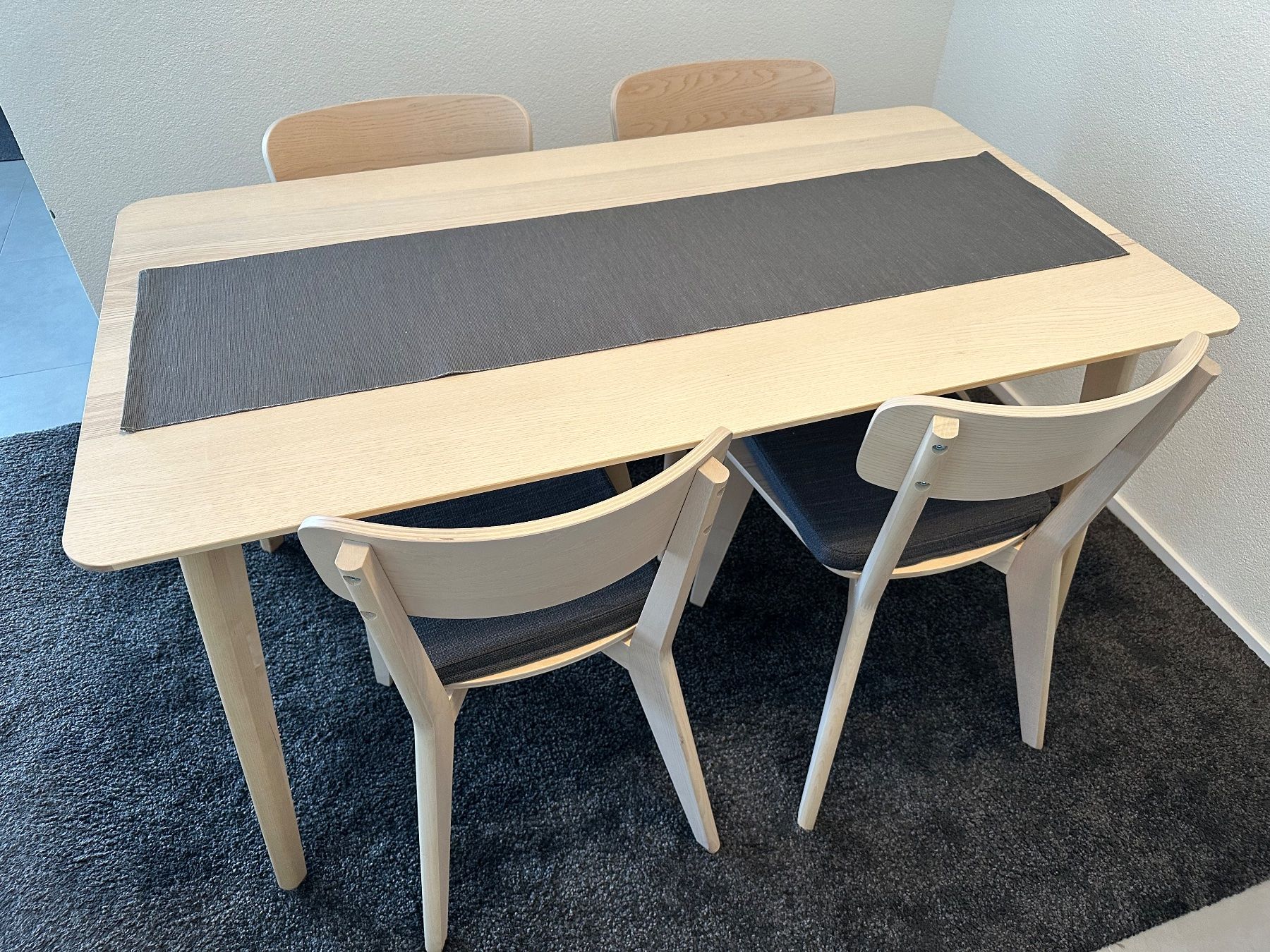 Ikea Set di tavolo e panche: Dining table plus four matching chairs – Nuovo (secondo la descrizione) da Aigle venduto da blu_zj86 2