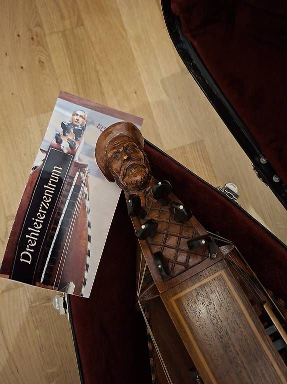 Musikinstrumente: Drehleier – Gebraucht aus Emmenbrücke von chr_6rbw 4