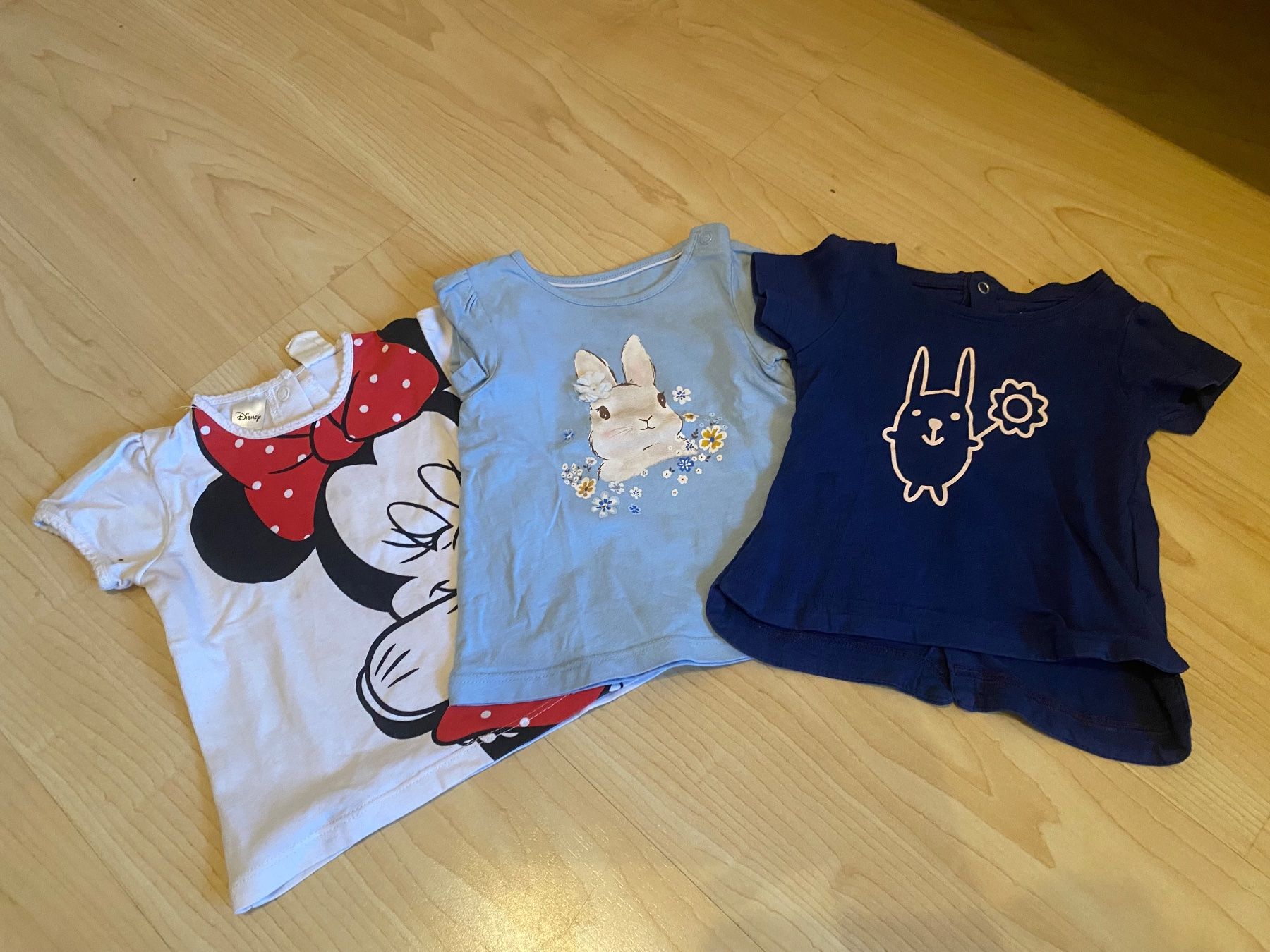 Lotti & Set di vestiti: 3 Mädhcen T- Shirt Gr. 62 – Usato da Edlibach venduto da Kiwi610