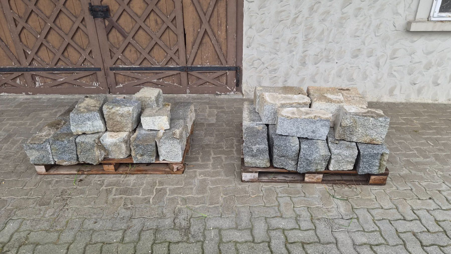 Pietre & tegole: Granitquadersteine – Usato da Muolen venduto da Bipu