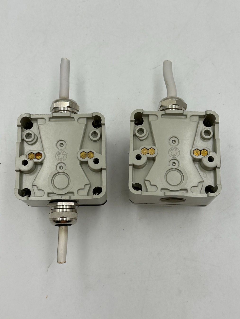 Stecker: 2x Feuchtraum Steckdose AP mit Klappdeckel Aussensteckdose – Gebraucht aus Luzern von Lager6640 3