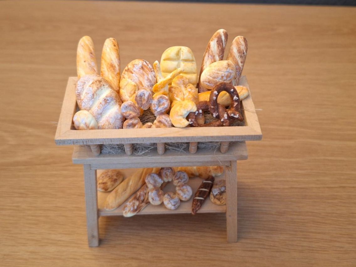 Case e mobili per bambole: Gestell mit 23 Handmade Broten – Nuovo (secondo la descrizione) da Zürich venduto da HandmadeTinyFood 3