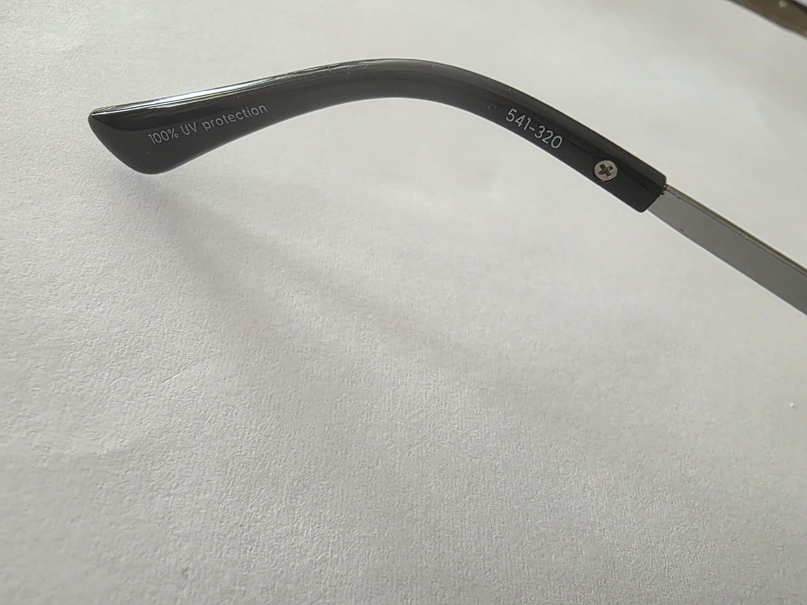 Occhiali & Lenti: Elegante Sonnenbrille mit Strass-Details – Usato da Horw venduto da Zedy01 2