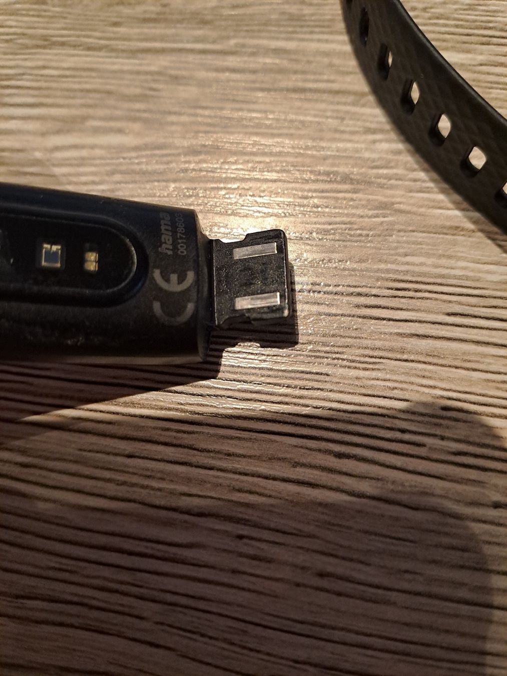 Hama Smartwatch: Fitnesstracker Hama mit integriertem USB – Usato da Bettlach venduto da hexe76 3