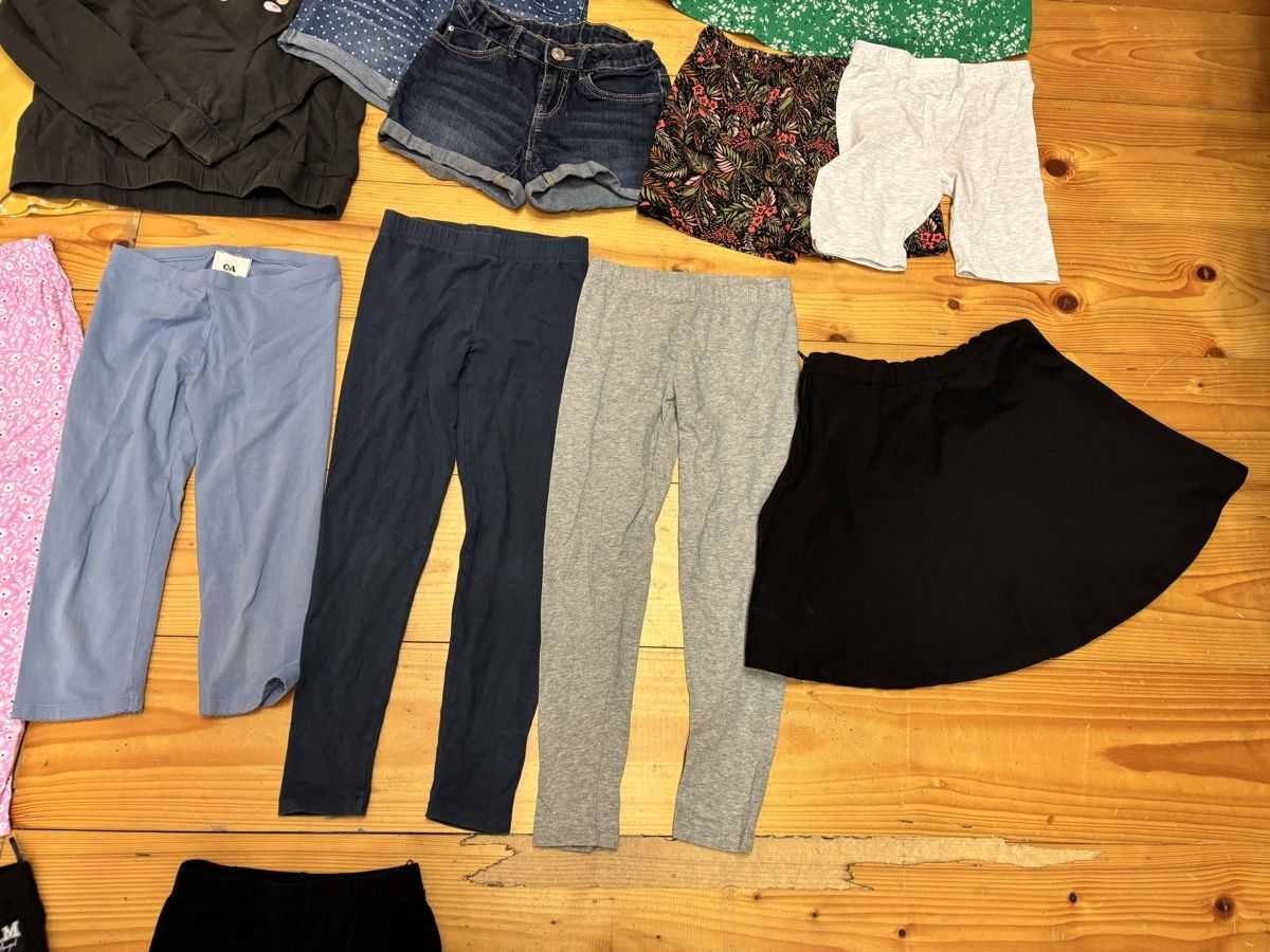 Lotti & Set di vestiti: Kleiderpaket Mädels, Grösse 128/134 – Usato da Büren an der Aare venduto da Nikito2001 5