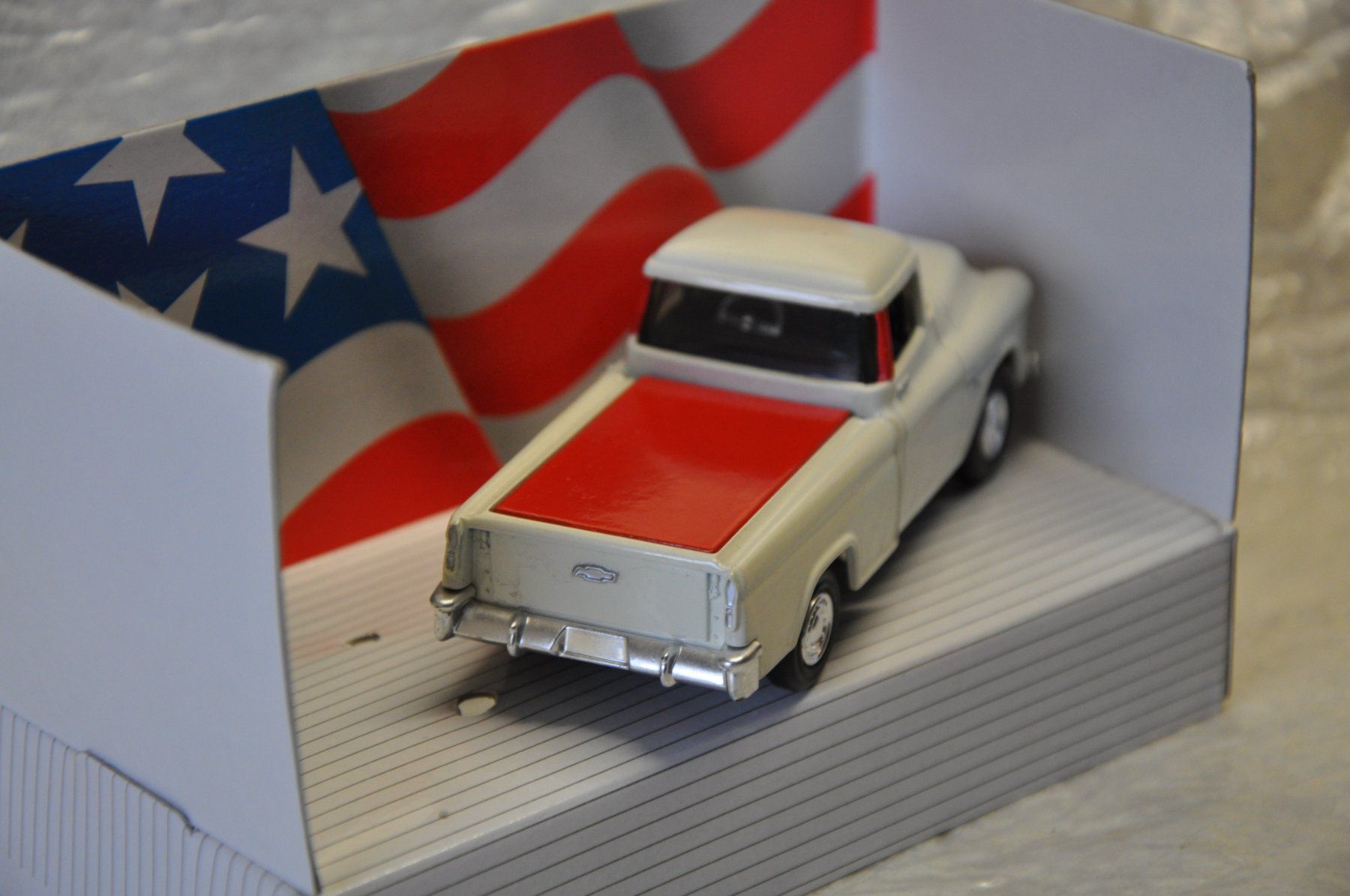 AMT/ERTL Modellini d'auto: Chevrolet Cameo Pickup – Nuovo e nell'imballaggio originale da Ebnat-Kappel venduto da Aallerlei 3