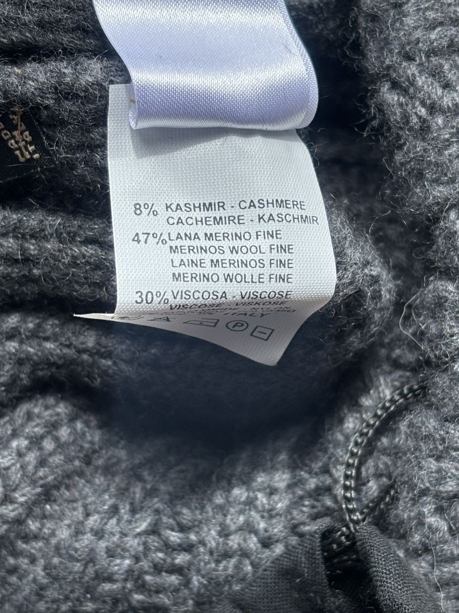 Copricapi, berretti & cappellini: Wool hat with a pom-pom – Nuovo (secondo la descrizione) da Zürich venduto da ann_26jc 2
