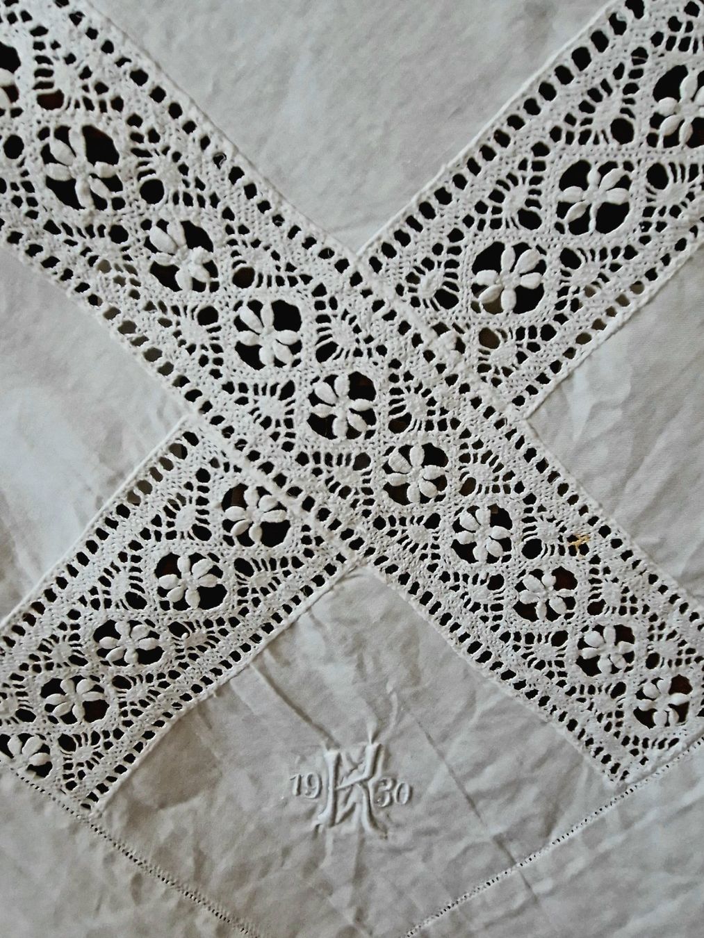 Altra biancheria da tavola: Antike Tischdecke 1930 Monogramm K – Usato da Bern venduto da Antikbatik 4